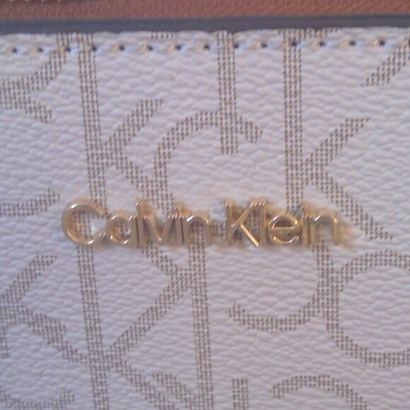 Calvin Klein Crossbody - NWT - Picture 2 of 6